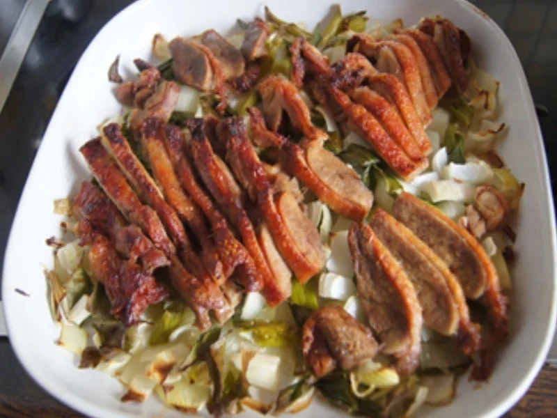 Knusperente auf Gemüsebett mit Erdnusssauce und Süßkartoffelstampf - Rezept - Bild Nr. 17