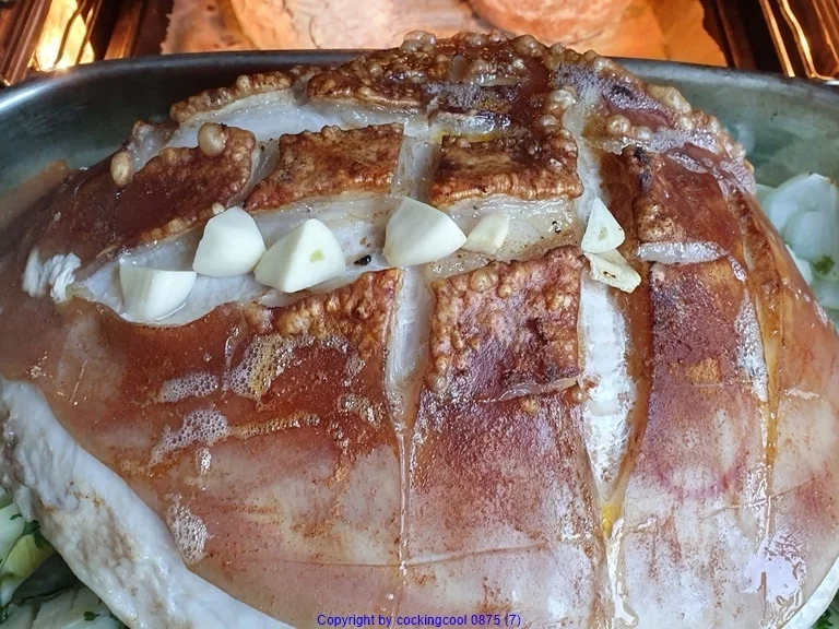 Krustenbraten "exquisite" mit Tagliatelle (Hausgemacht) und Salat nach Gusto - Rezept - Bild Nr. 3