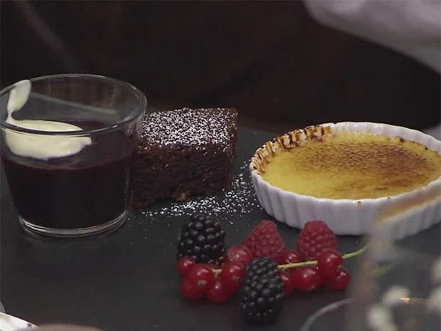 Rezept: Süßsauerschok (Créme Brûlée, Rote Grütze und Schoko-Brownie) Bild Nr. 2 Süßsauerschok (Créme Brûlée, Rote Grütze und Schoko-Brownie) - Rezept - Bild Nr. 2