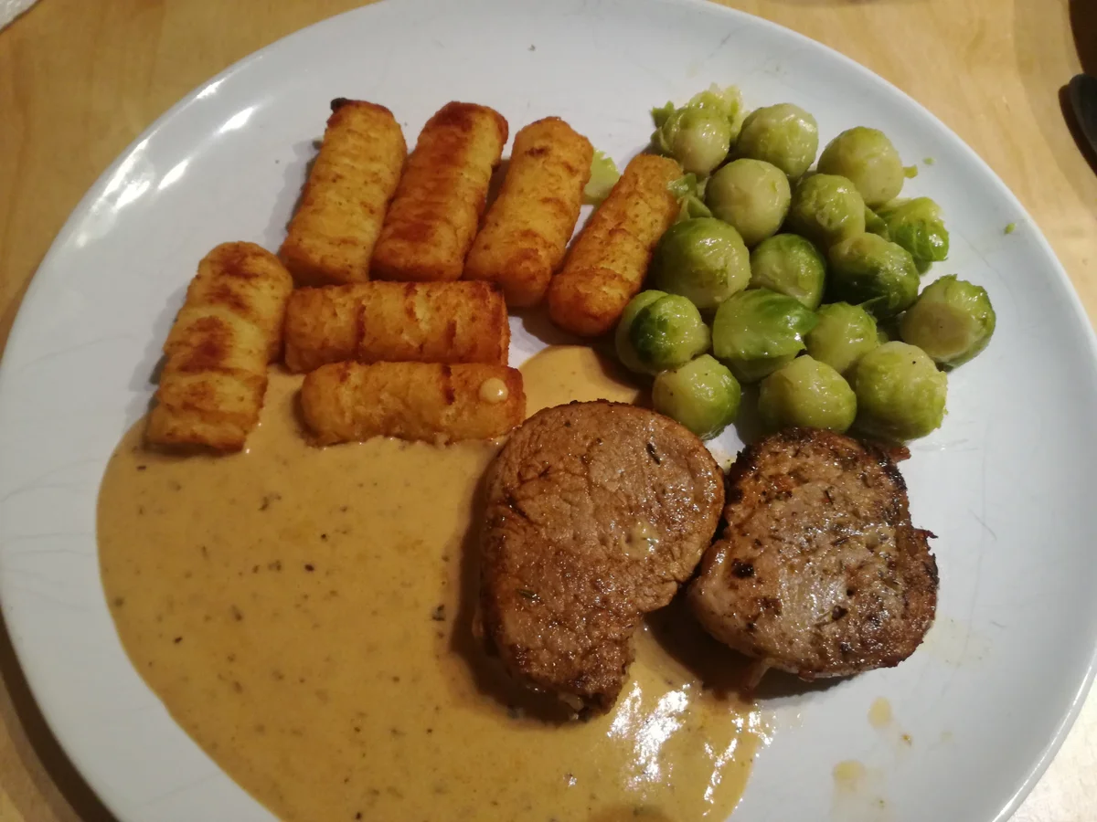 Lende mit Rosenkohl und Kroketten - Rezept - Bild Nr. 2