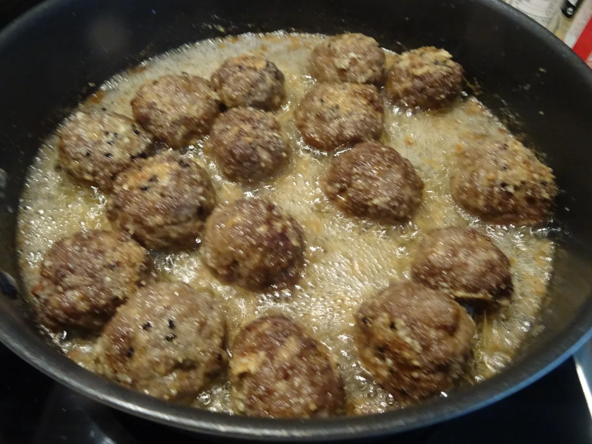 Rezept: Asiatische Hackbällchen mit Glasnudeln und Gemüse Bild Nr. 4 Asiatische Hackbällchen mit Glasnudeln und Gemüse - Rezept - Bild Nr. 4