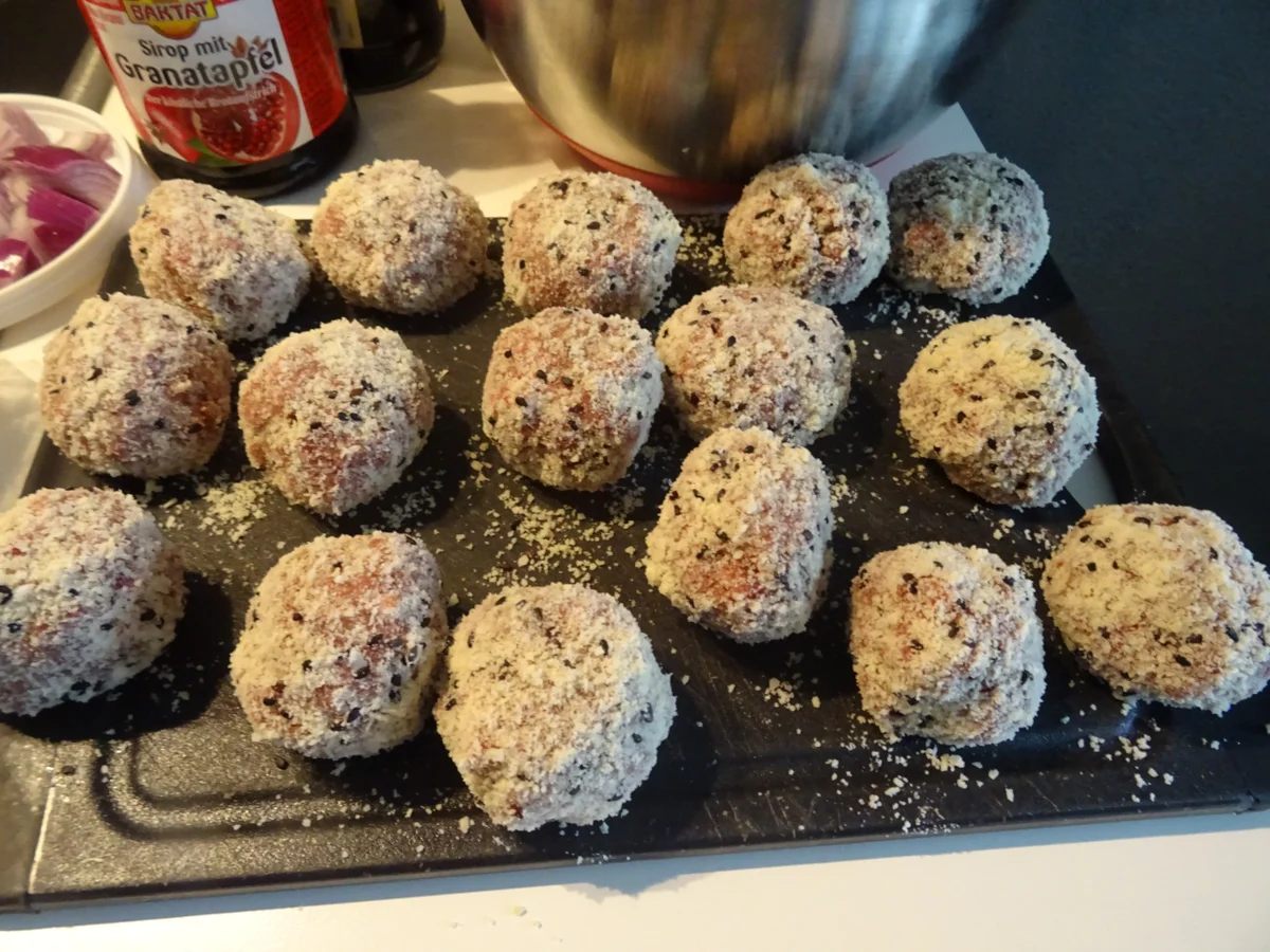 Rezept: Asiatische Hackbällchen mit Glasnudeln und Gemüse Bild Nr. 5 Asiatische Hackbällchen mit Glasnudeln und Gemüse - Rezept - Bild Nr. 5