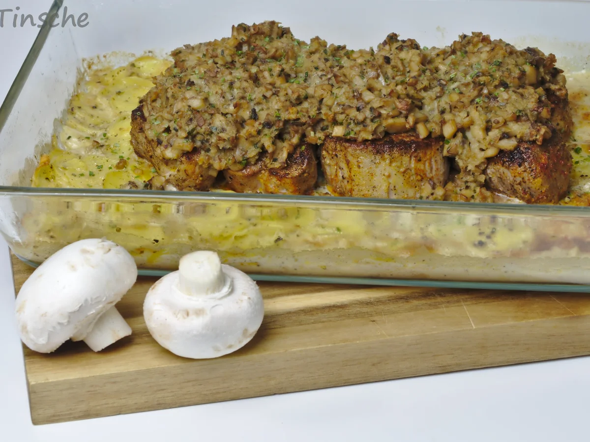 Schweinemedaillons unter Pilzkruste auf Kartoffelauflauf - Rezept - Bild Nr. 4