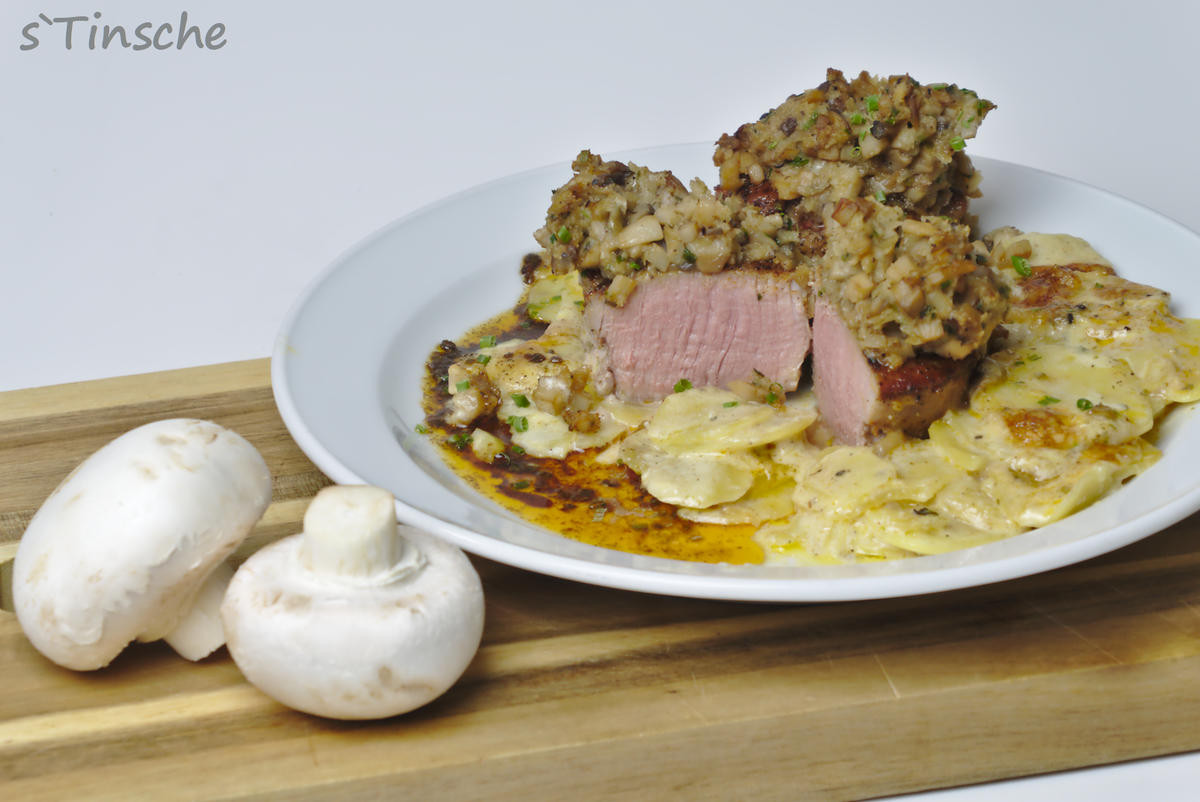 Schweinemedaillons unter Pilzkruste auf Kartoffelauflauf - Rezept - Bild Nr. 9