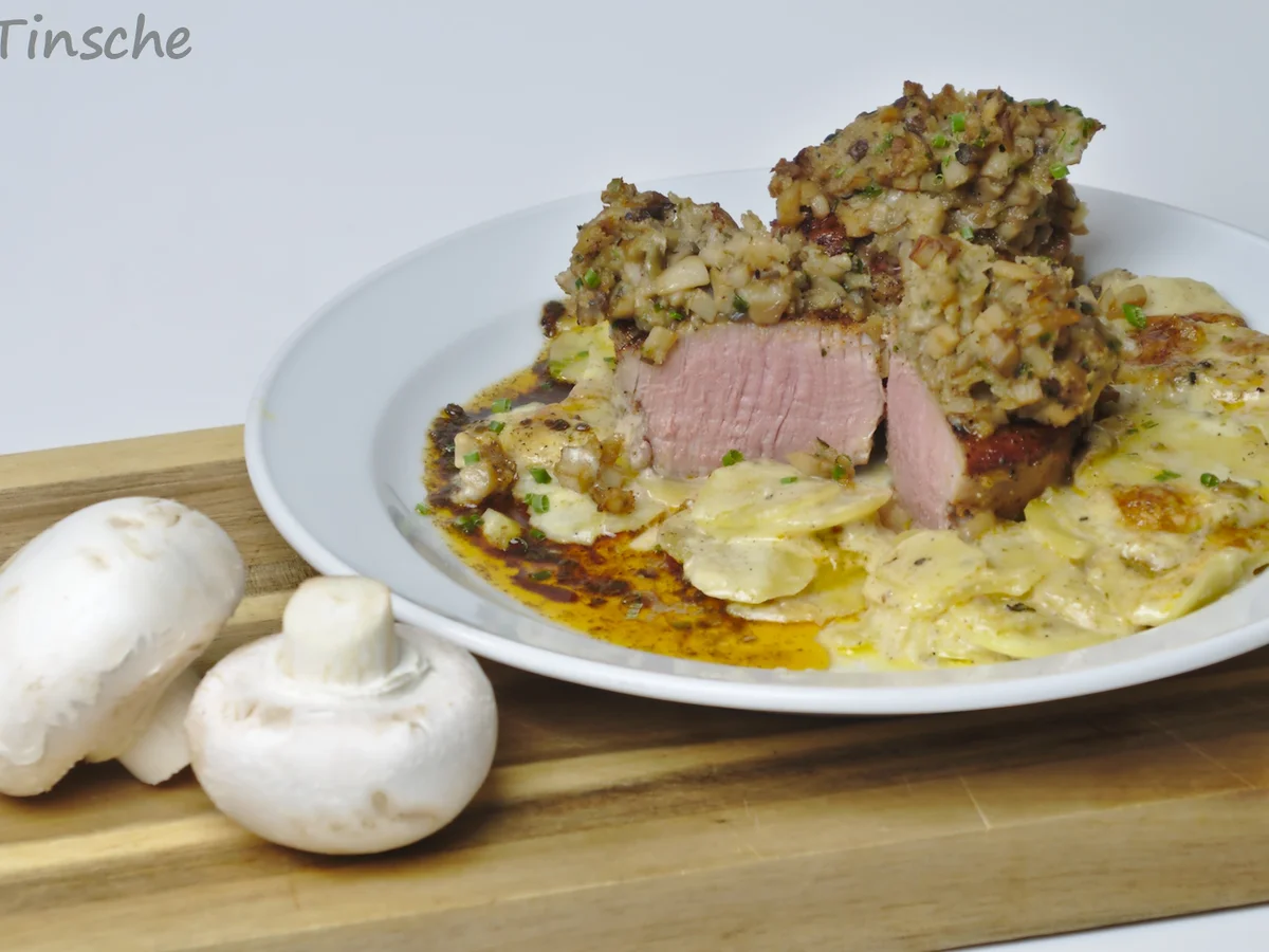 Schweinemedaillons unter Pilzkruste auf Kartoffelauflauf - Rezept - Bild Nr. 9
