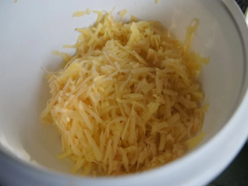 Rezept: Kasseler Nackenbraten mit Weißkraut auf böhmischer Art und Knödel halb und halb Bild Nr. 13 Kasseler Nackenbraten mit Weißkraut auf böhmischer Art und Knödel halb und halb - Rezept - Bild Nr. 13