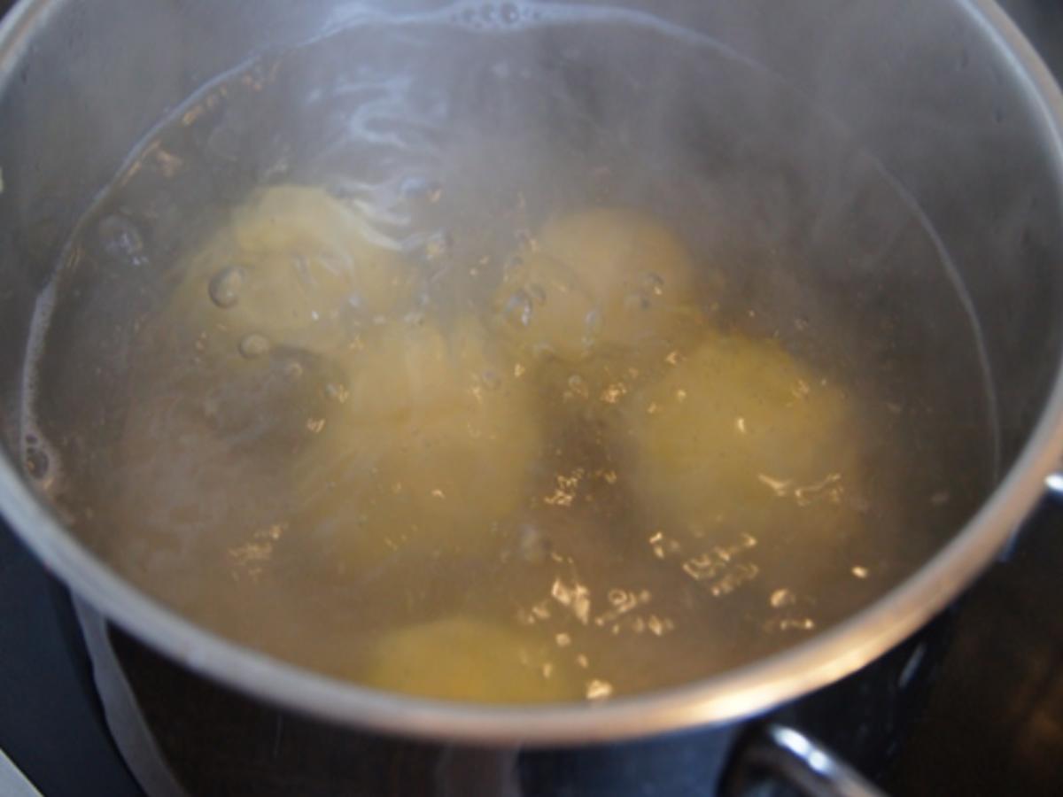 Kasseler Nackenbraten mit Weißkraut auf böhmischer Art und Knödel halb und halb - Rezept - Bild Nr. 23