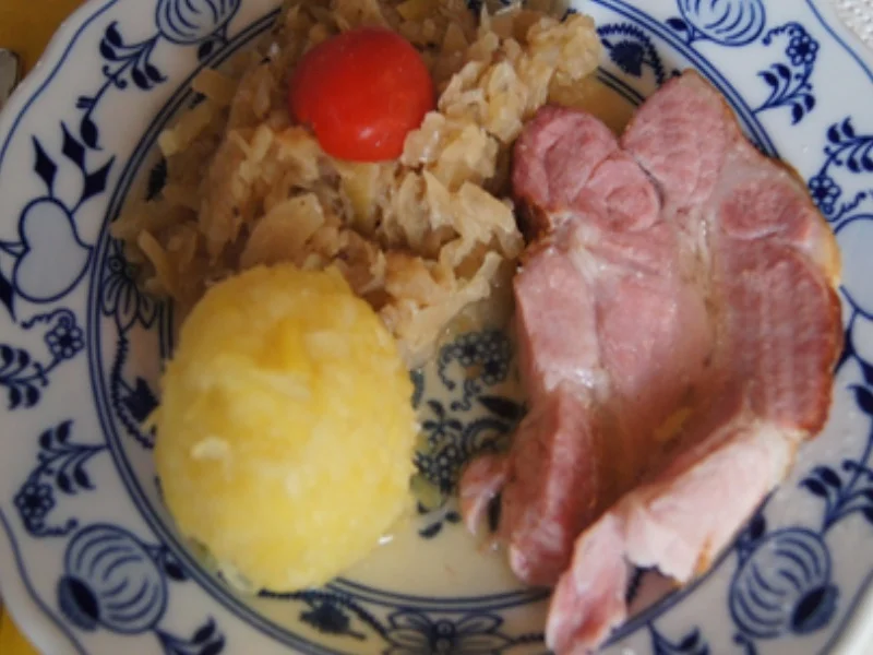 Rezept: Kasseler Nackenbraten mit Weißkraut auf böhmischer Art und Knödel halb und halb Bild Nr. 24 Kasseler Nackenbraten mit Weißkraut auf böhmischer Art und Knödel halb und halb - Rezept - Bild Nr. 24