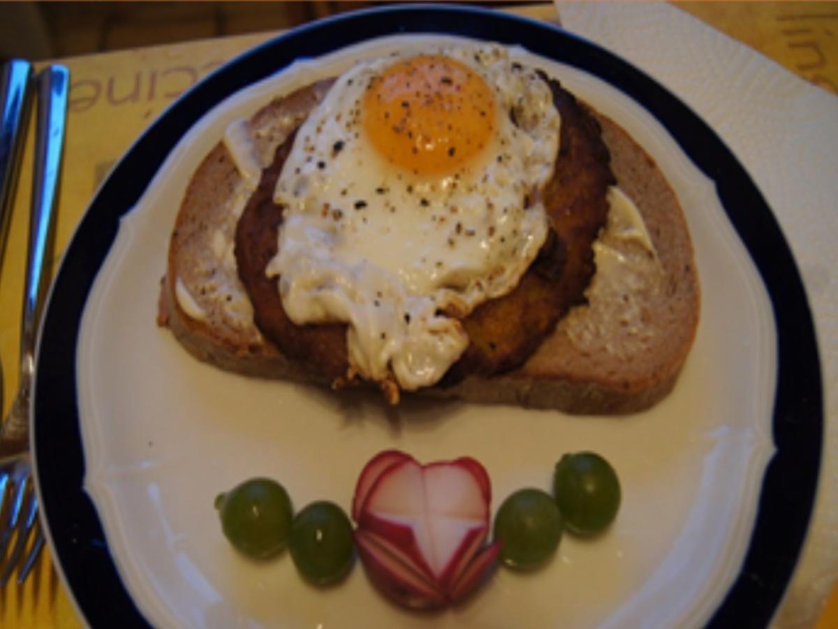 Herzhaftes Bauerbrot mit Reibekuchen und Spiegelei - Rezept - kochbar.de