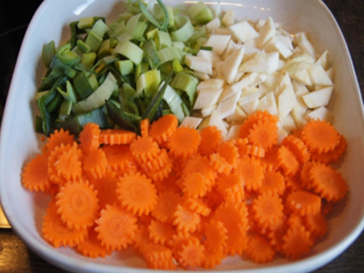 Rindfleischsuppe mit Gemüse, Eierstich und Nudeln - Rezept - Bild Nr. 9