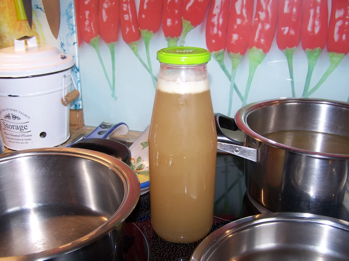 Leberknödel-Nocken und Hack -Bällchen in der Brühe - Rezept - Bild Nr. 3