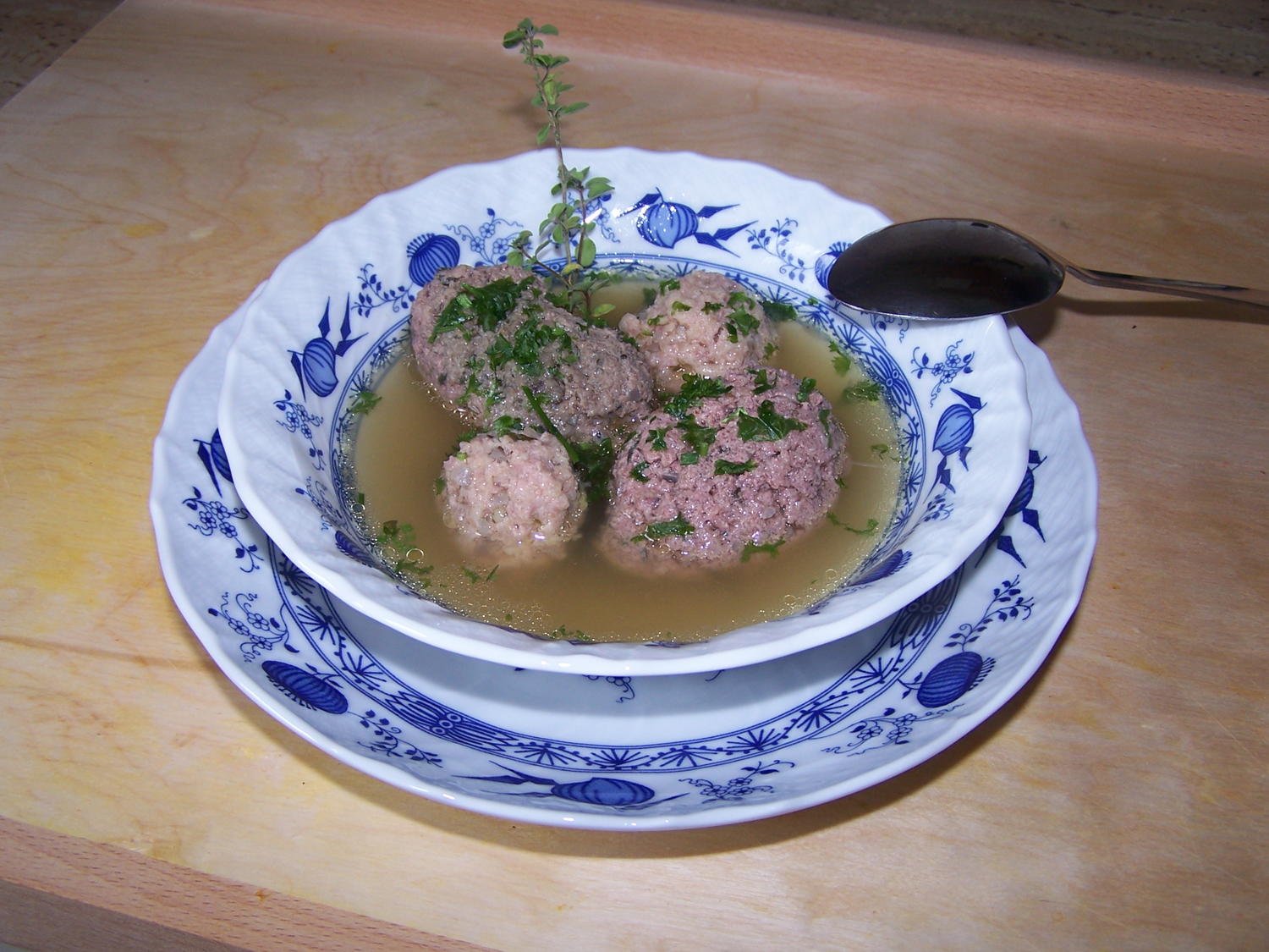 Leberknödel-Nocken und Hack -Bällchen in der Brühe - Rezept - kochbar.de