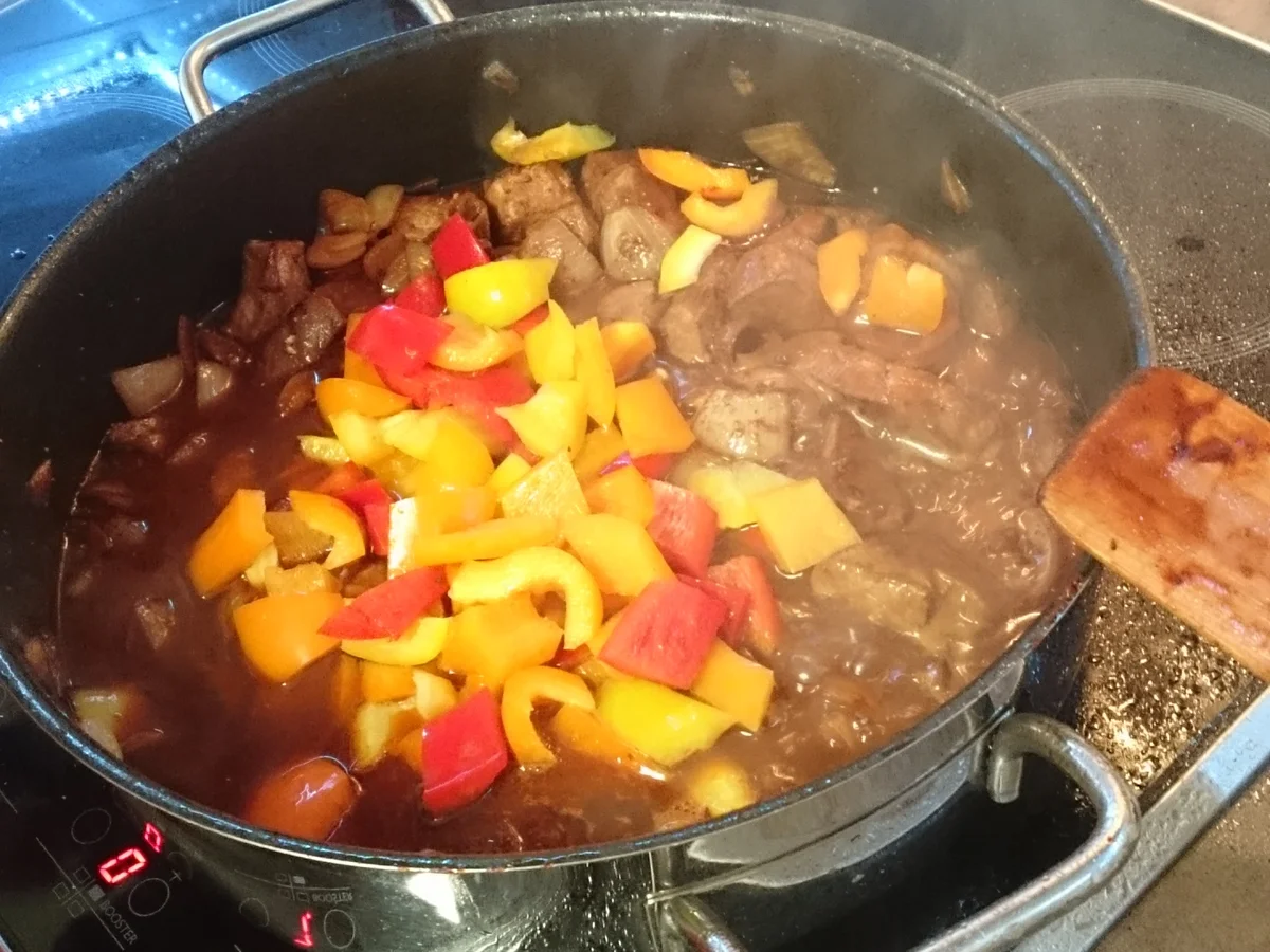 Wildschwein Gulasch mit Semmelknödel - Rezept - Bild Nr. 9043