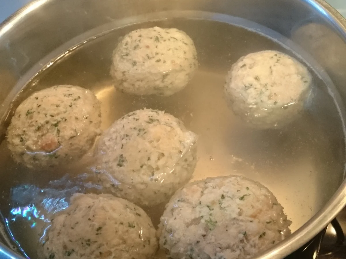 Wildschwein Gulasch mit Semmelknödel - Rezept - Bild Nr. 9045