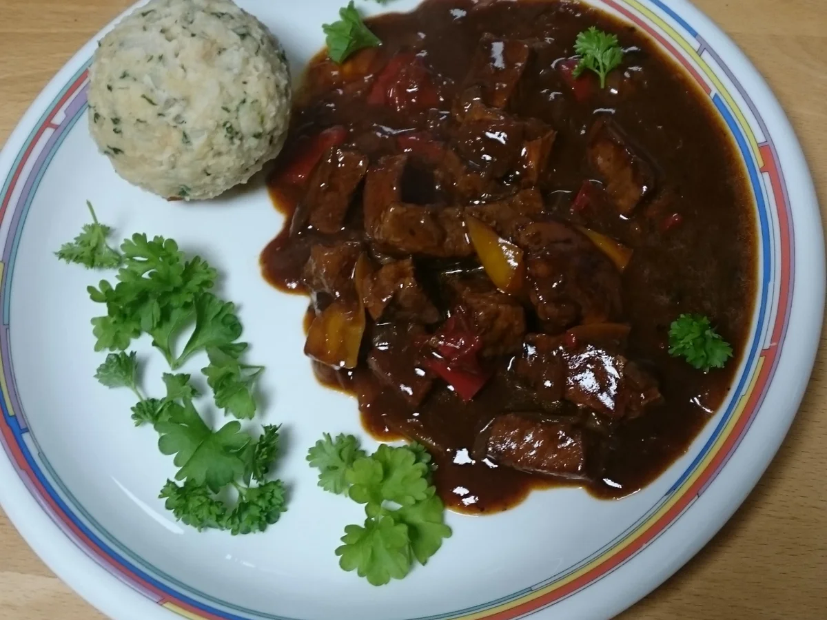 Wildschwein Gulasch mit Semmelknödel - Rezept - Bild Nr. 9046