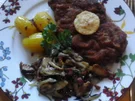 Paniertes Kotelett mit gebratenen Steinpilzen und Drillingen - Rezept - Bild Nr. 2