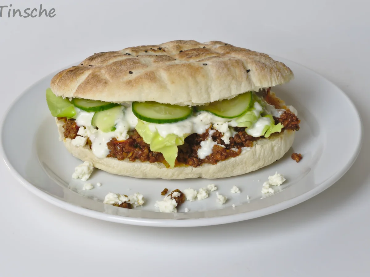 Rezept: Fladenbrot gefüllt mit Hackfleisch Bild Nr. 2 Fladenbrot gefüllt mit Hackfleisch - Rezept - Bild Nr. 2