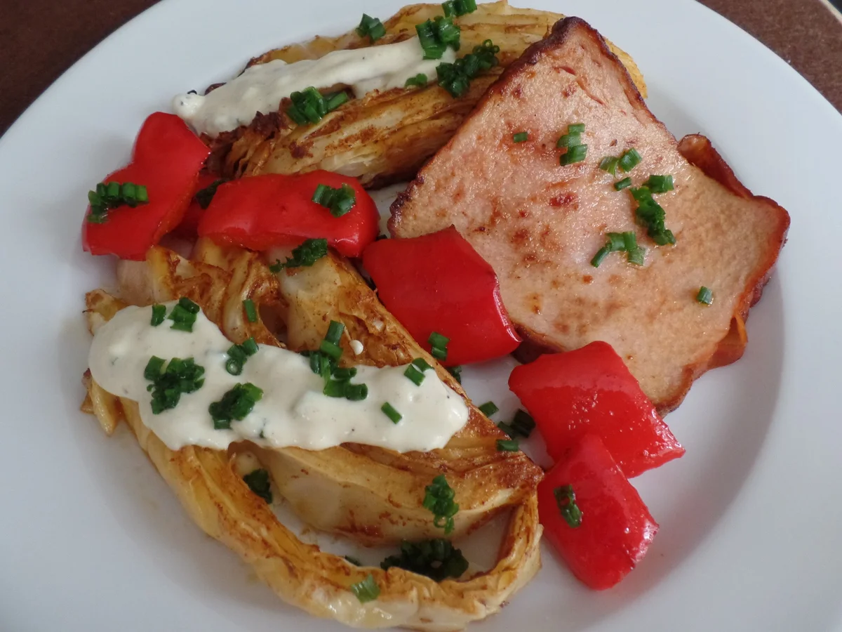 Leberkäse mit Spitzkohl und Paprika on Top mit einem Senf-Dip - Rezept - Bild Nr. 9098