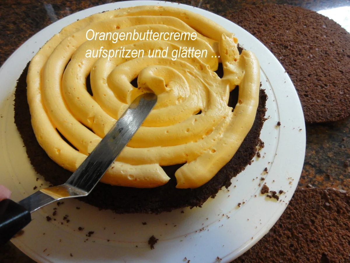 Rezept: Biskuit: HALLOWEEN ~ ORANGEN ~ KÜRBISTORTE = Kochbar Challenge 10.0 (Oktober 2019) Bild Nr. 7 Biskuit: HALLOWEEN ~ ORANGEN ~ KÜRBISTORTE = Kochbar Challenge 10.0 (Oktober 2019) - Rezept - Bild Nr. 7