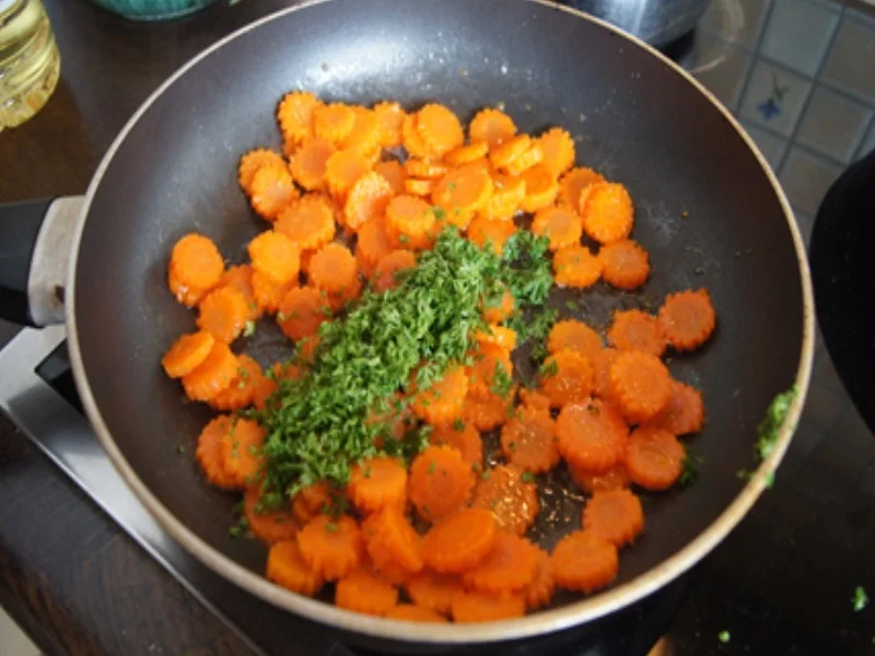 Steinpilzschnitzel mit Honigmöhrenblüten und-Kartoffelstampf - Rezept - Bild Nr. 9394