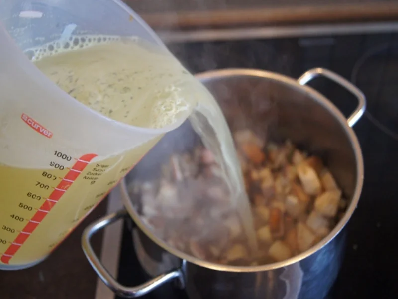 Rezept: Cremige Steinpilzsuppe mit pikanter Einlage Bild Nr. 7 Cremige Steinpilzsuppe mit pikanter Einlage - Rezept - Bild Nr. 7