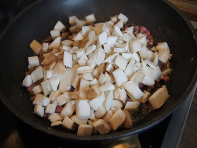 Rezept: Cremige Steinpilzsuppe mit pikanter Einlage Bild Nr. 13 Cremige Steinpilzsuppe mit pikanter Einlage - Rezept - Bild Nr. 13