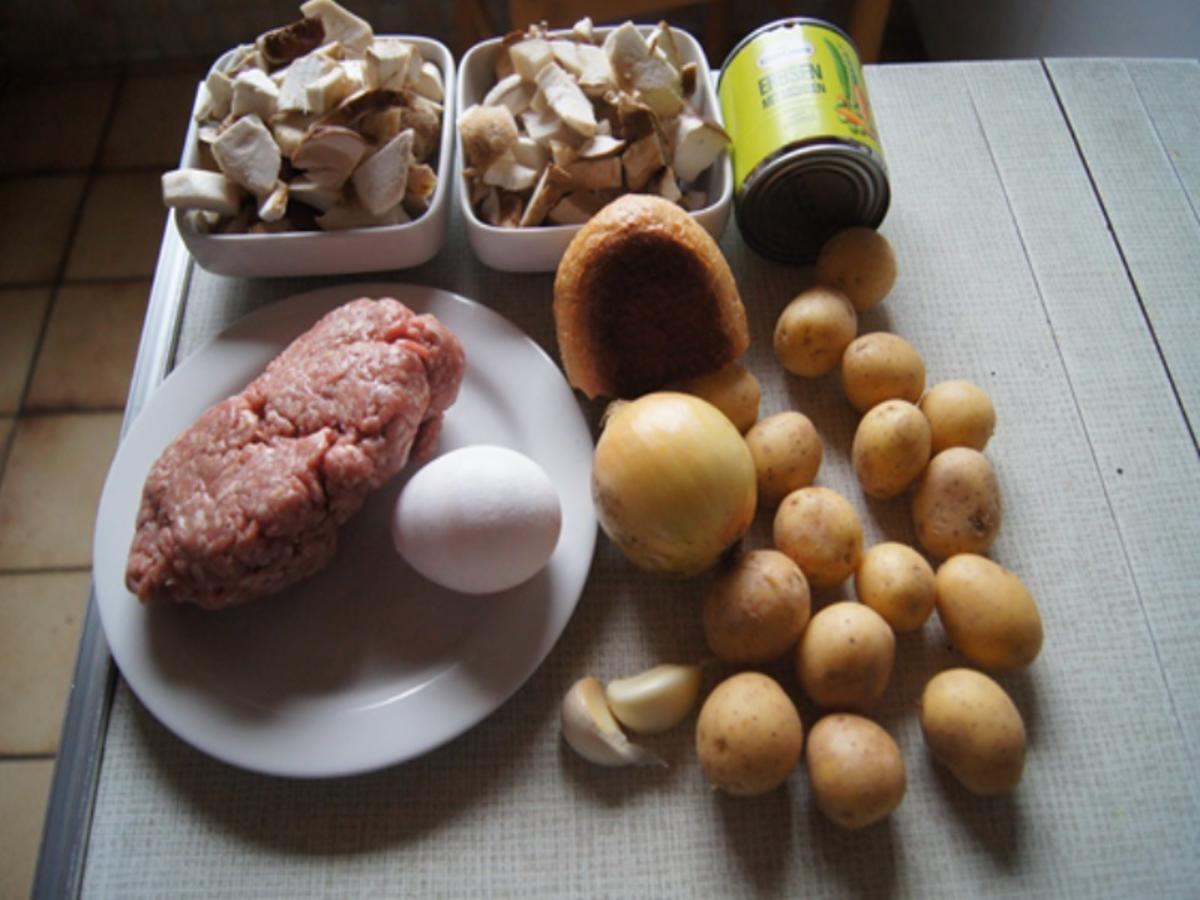 Steinpilzbuletten mit Sauce, Erbsen-Möhren-Gemüse und Drillingen - Rezept - Bild Nr. 3