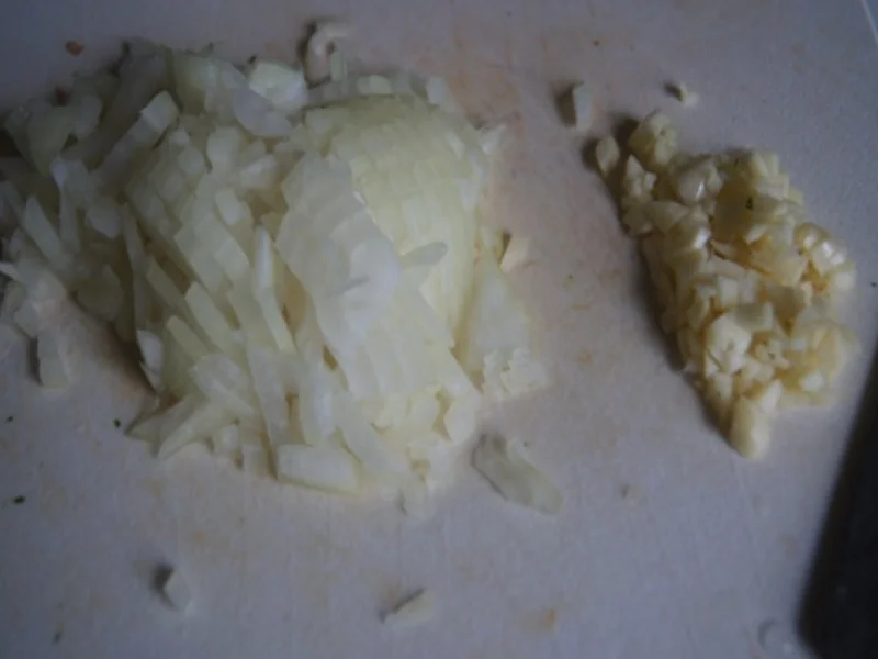 Steinpilzbuletten mit Sauce, Erbsen-Möhren-Gemüse und Drillingen - Rezept - Bild Nr. 4