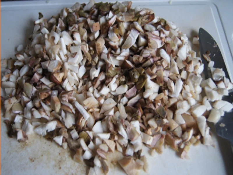 Steinpilzbuletten mit Sauce, Erbsen-Möhren-Gemüse und Drillingen - Rezept - Bild Nr. 5