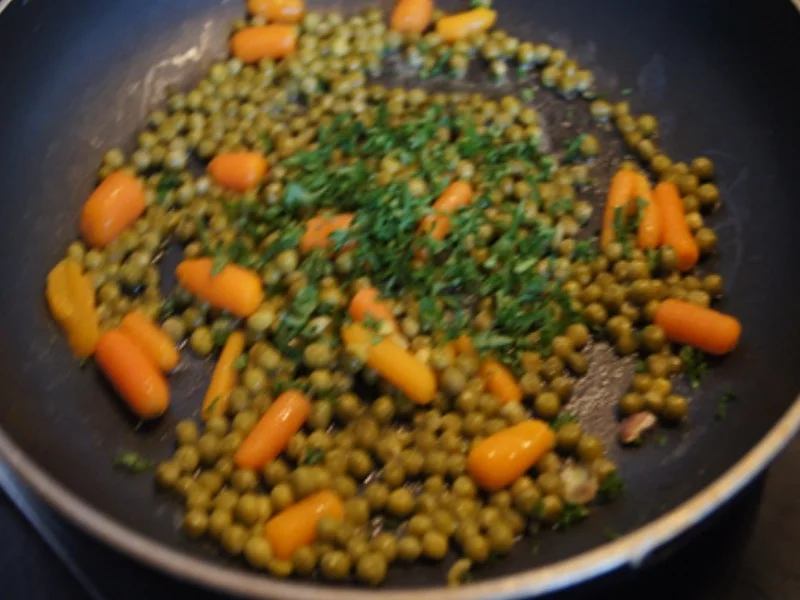 Steinpilzbuletten mit Sauce, Erbsen-Möhren-Gemüse und Drillingen - Rezept - Bild Nr. 13