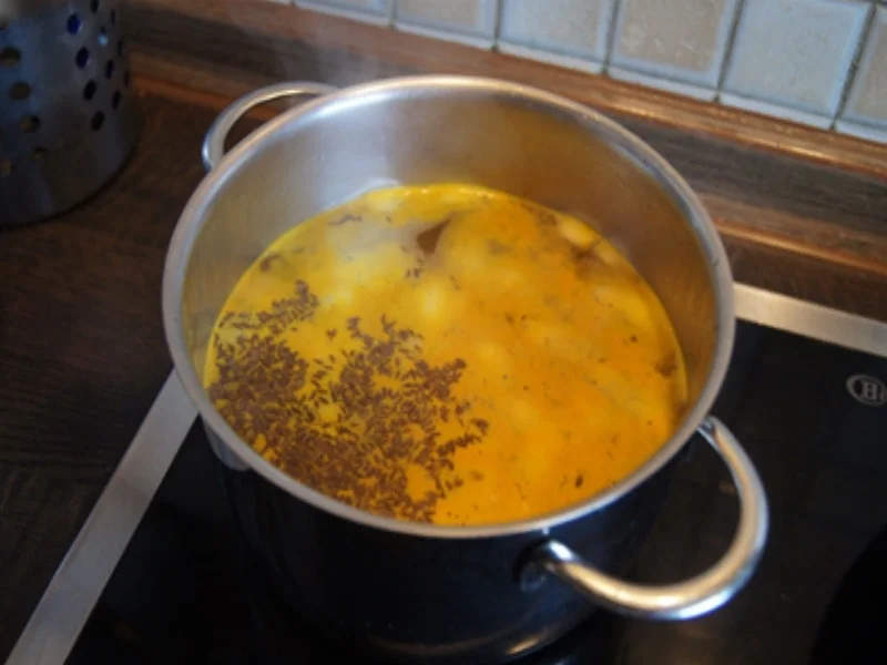 Steinpilzbuletten mit Sauce, Erbsen-Möhren-Gemüse und Drillingen - Rezept - Bild Nr. 14