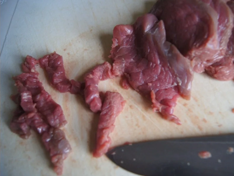 Gebratener Reis mit Ei und Rindfleisch mit Paprika-streifen und Zwiebeln im Wok - Rezept - Bild Nr. 8