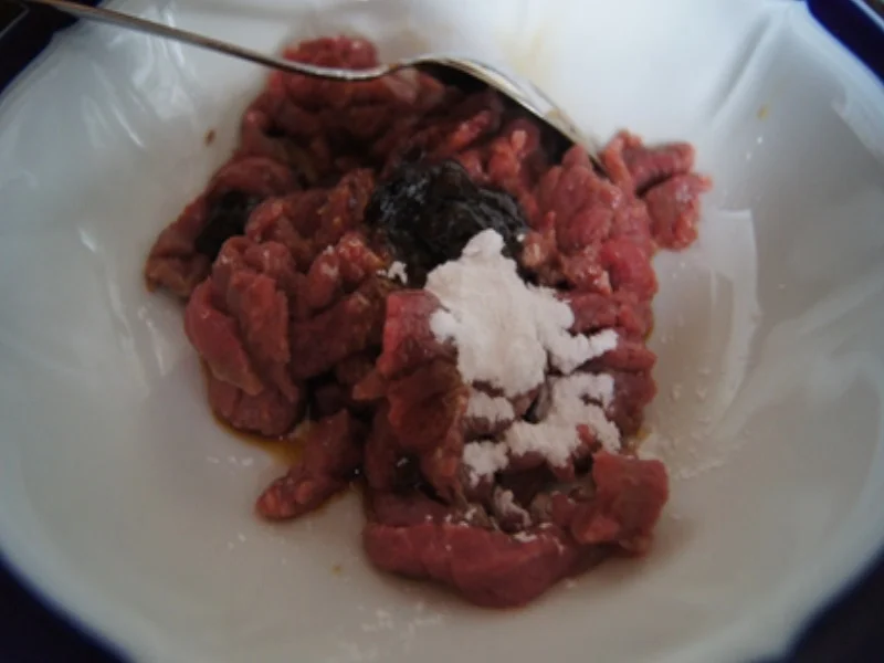 Gebratener Reis mit Ei und Rindfleisch mit Paprika-streifen und Zwiebeln im Wok - Rezept - Bild Nr. 9