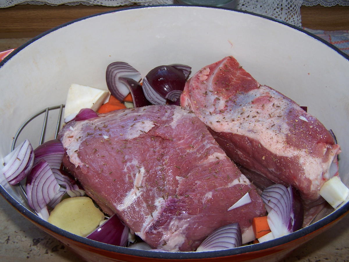 Gemischter Schweinbraten mit Beilage - Rezept - Bild Nr. 5