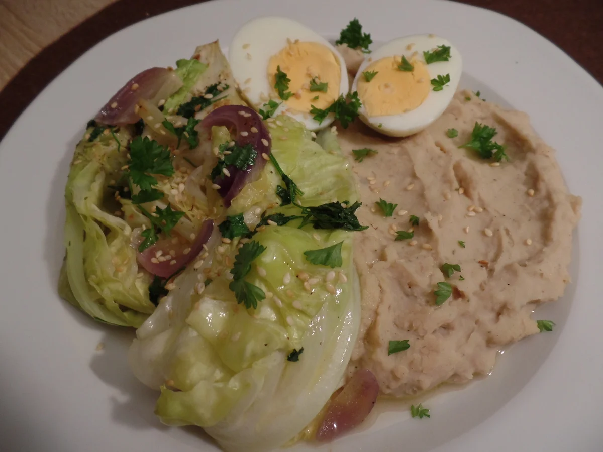Spitzkohl mit Bohnenpüree und Eiern - Rezept - Bild Nr. 9429