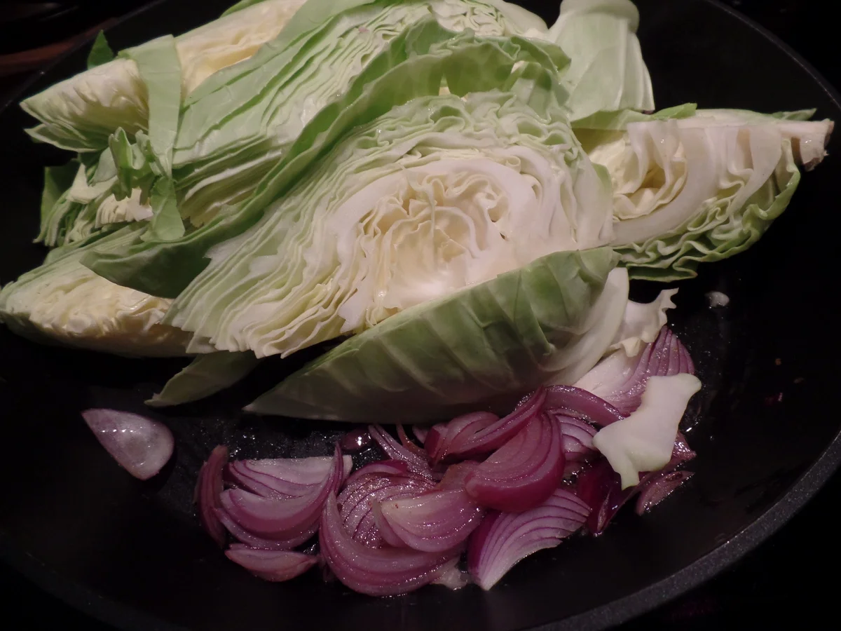 Spitzkohl mit Bohnenpüree und Eiern - Rezept - Bild Nr. 9435