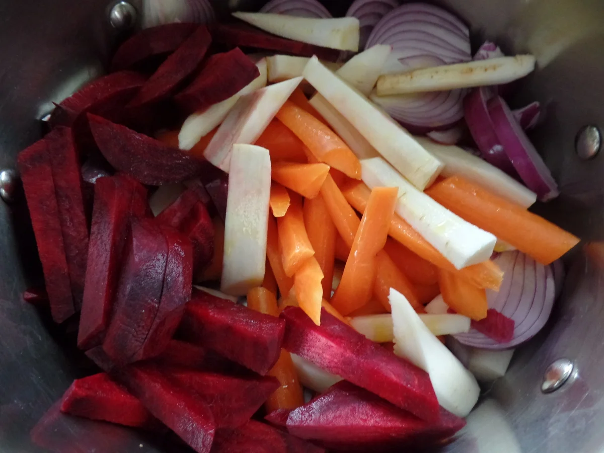 Bratwurstschnecken mit Wurzelgemüse - Rezept - Bild Nr. 9478