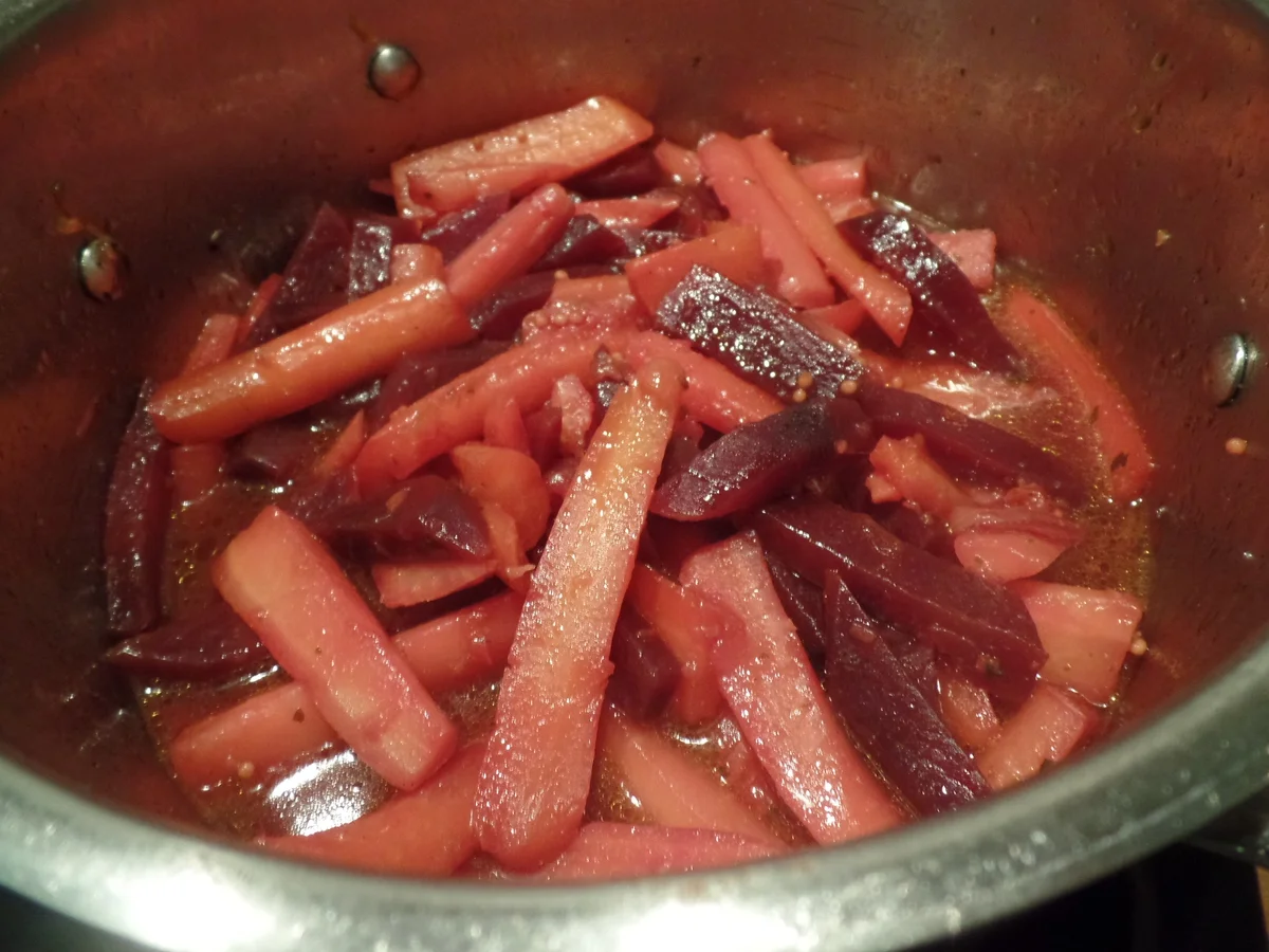 Bratwurstschnecken mit Wurzelgemüse - Rezept - Bild Nr. 9480