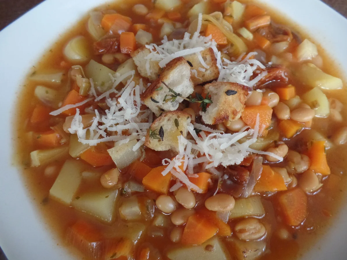 Ribollita mit Thymian-Knoblauch -Croutons - Rezept - Bild Nr. 9503