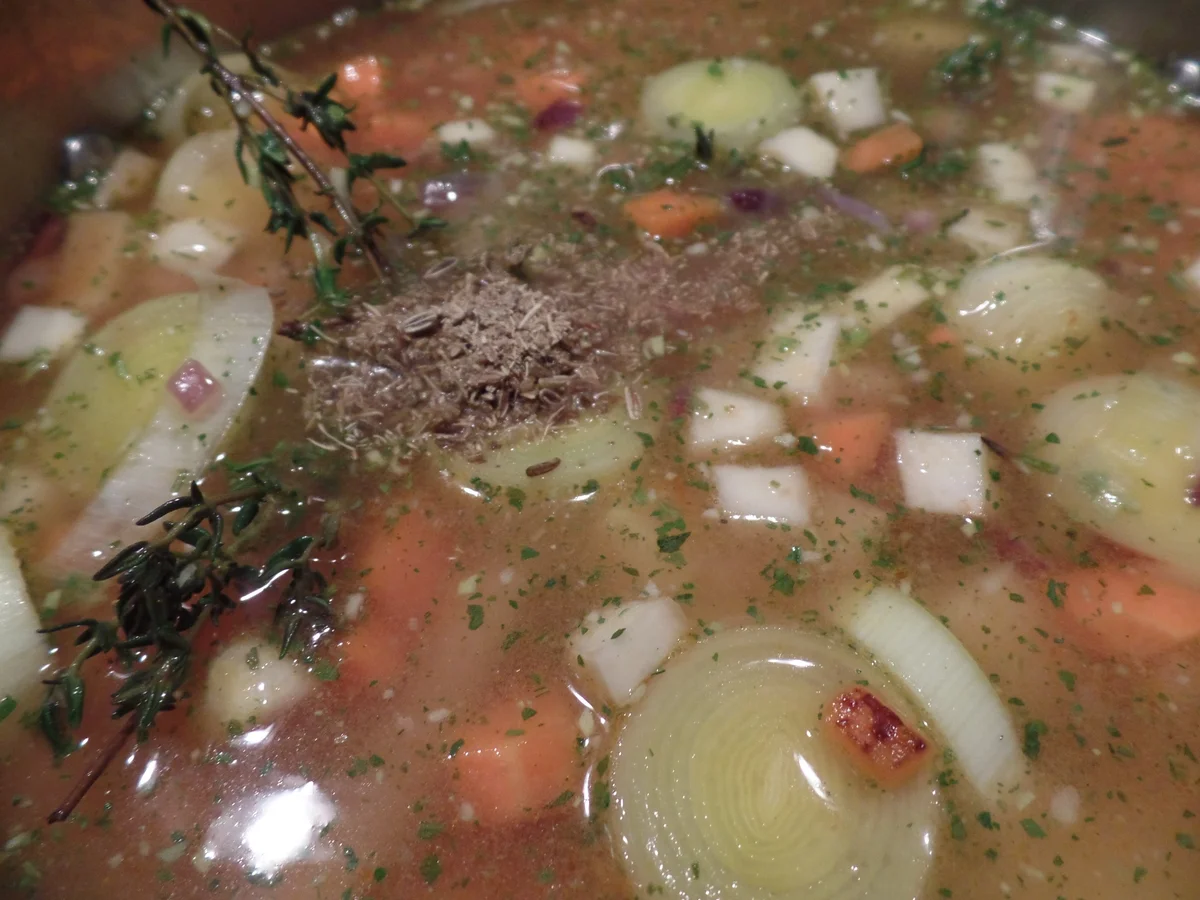 Ribollita mit Thymian-Knoblauch -Croutons - Rezept - Bild Nr. 9509