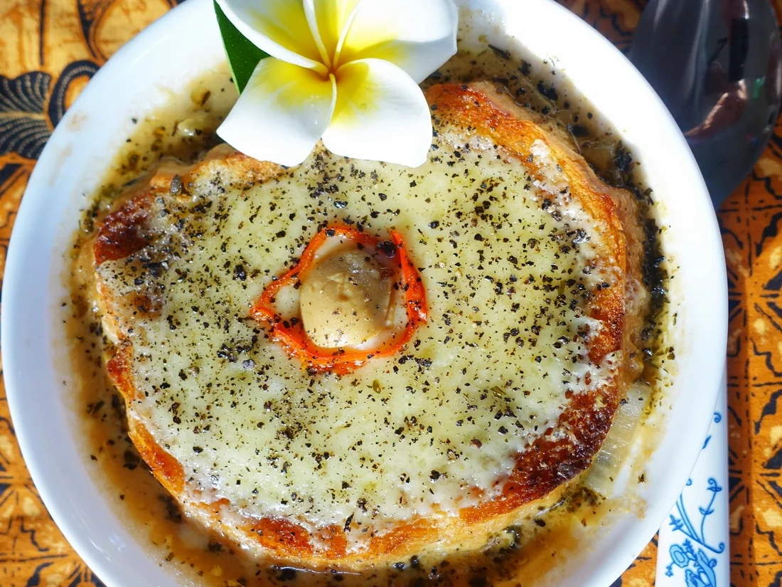 Rezept: Exotische Knoblauch-Zwiebelsuppe mit Pilzen "Legian" Bild Nr. 2 Exotische Knoblauch-Zwiebelsuppe mit Pilzen "Legian" - Rezept - Bild Nr. 2