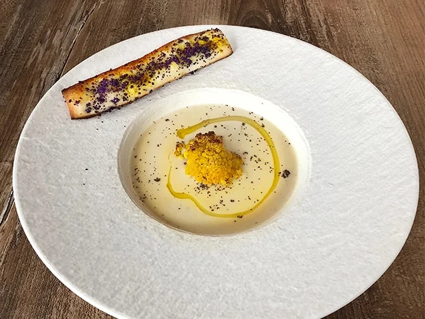 Rezept: Blumenkohlsuppe mit Hefegebäck (Jochen Schropp) Bild Nr. 2 Blumenkohlsuppe mit Hefegebäck (Jochen Schropp) - Rezept - Bild Nr. 2