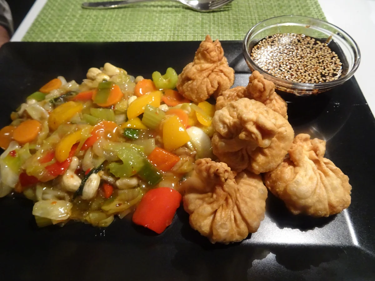 Rezept: Wan Tan's mit süß-scharfem Wok-Gemüse und Teriyaki-Soße Bild Nr. 2 Wan Tan's mit süß-scharfem Wok-Gemüse und Teriyaki-Soße - Rezept - Bild Nr. 2