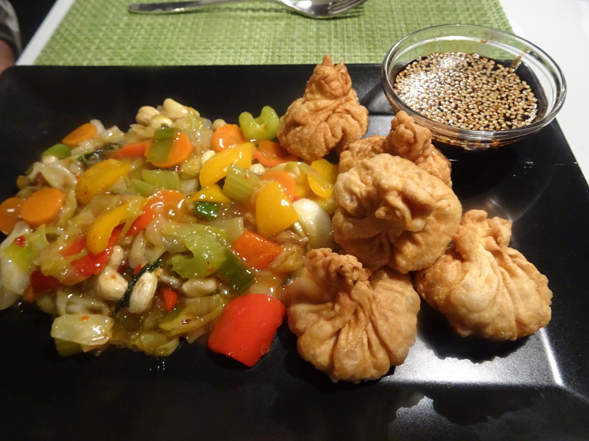 Wan Tan's mit süß-scharfem Wok-Gemüse und Teriyaki-Soße - Rezept ... Wan Tan's mit süß-scharfem Wok-Gemüse und Teriyaki-Soße - Rezept ...