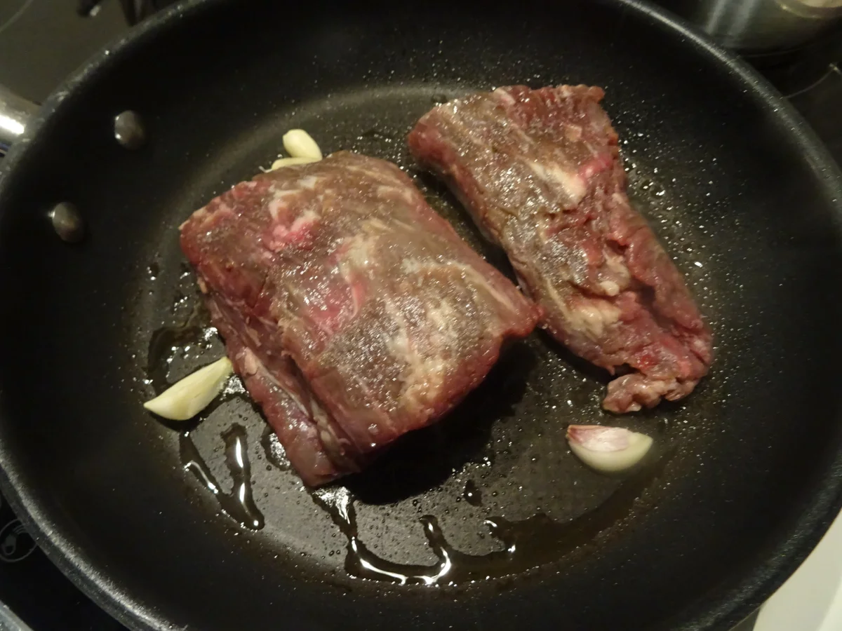 Rinderfilet im Röstimantel mit Steckrüben-Stampf und Rahm-Möhren - Rezept - Bild Nr. 7