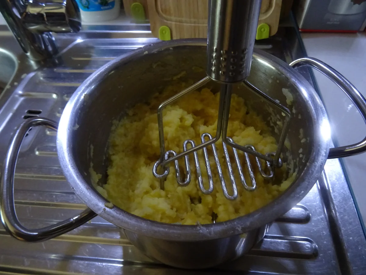 Rinderfilet im Röstimantel mit Steckrüben-Stampf und Rahm-Möhren - Rezept - Bild Nr. 9