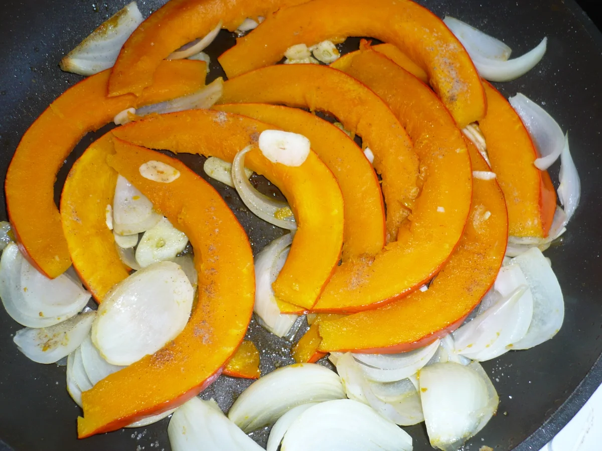 Rezept: Gebratener Kürbis mit Feldsalat Bild Nr. 6 Gebratener Kürbis mit Feldsalat - Rezept - Bild Nr. 6