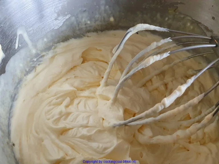 Rezept: Eierlikör Quark Kuchen mit geflämmter Baiserhaube Bild Nr. 9522 Eierlikör Quark Kuchen mit geflämmter Baiserhaube - Rezept - Bild Nr. 9522