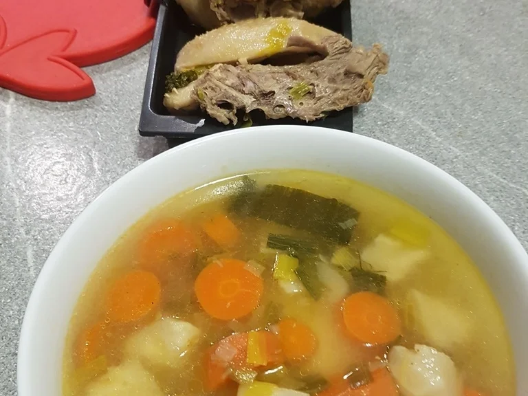 Rezept: Hühnersuppe mit magischem Effekt Bild Nr. 6 Hühnersuppe mit magischem Effekt - Rezept - Bild Nr. 6