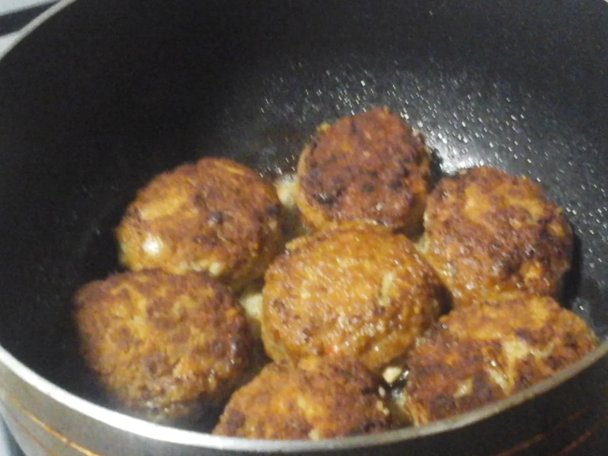 Champignonbuletten mit Rahmsauce, Blumenkohl und Pellkartoffeldrillingen - Rezept - Bild Nr. 8